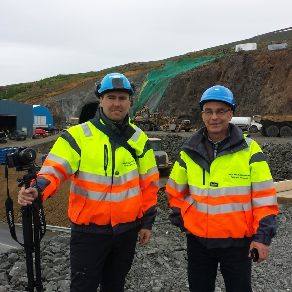 Starfsmenn Vaðlaheiðarganga hf í vettvangsferð. Valgeir Bergmann og Pétur Þór Jónasson