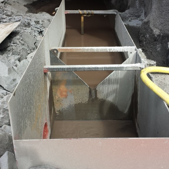 vatnsrennslismælingar renna, en lítið sem ekkert vatn kemur út úr göngunum.