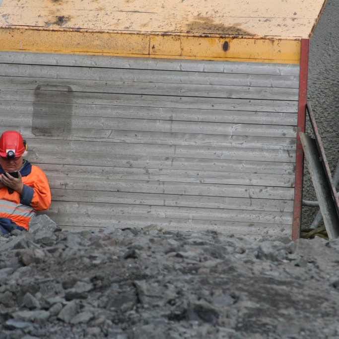 starfsmaður uppfærir statusinn á facebook :)