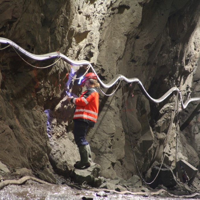 rafvirki að störfum