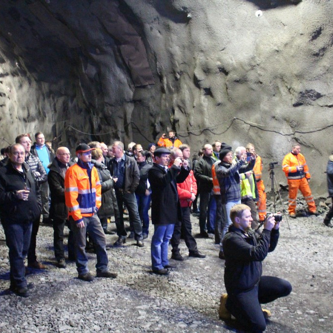 Starfsmenn Ósafls ásamt boðsgestum