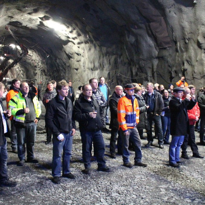 Starfsmenn Ósafls ásamt boðsgestum