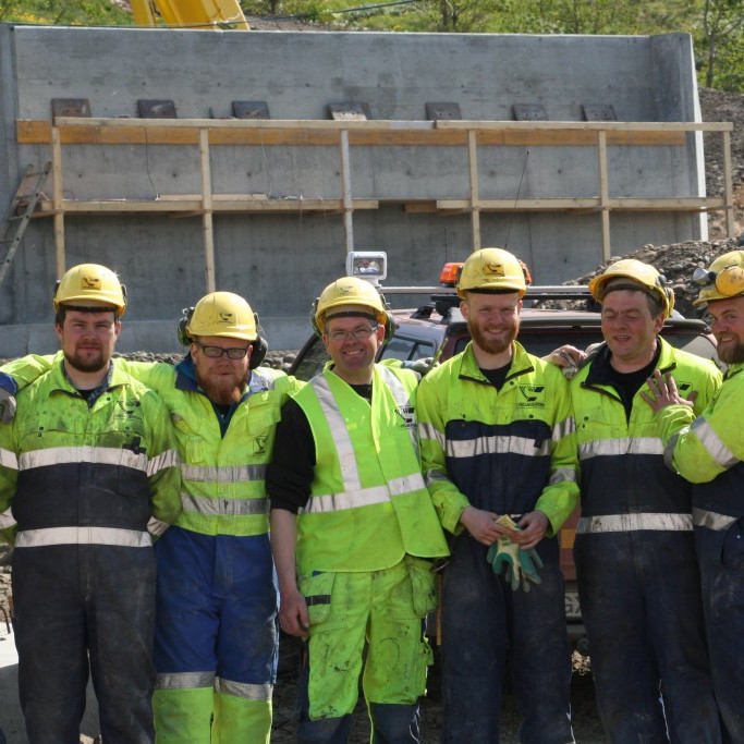 Brúar vinnuflokkur Vegagerðarinnar setti bita og brúardekk í 18.júní til 2. júlí 2013