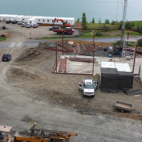 yfirlitsmynd 17.7.2013- unnið í uppsetningu á skemmum