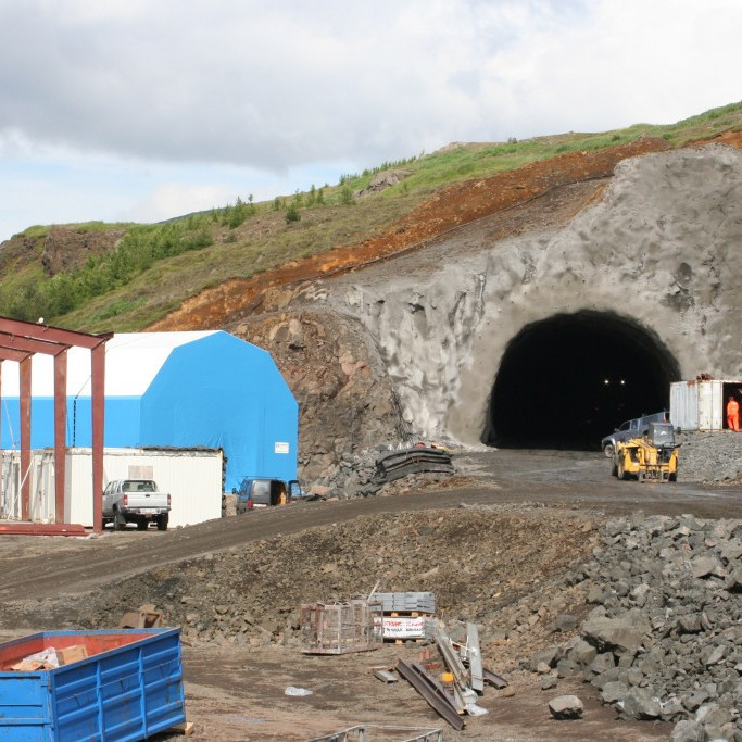 unnið í uppsetningu á skemmum og gert klárt fyrir uppsetningu á blásara fyrir göng