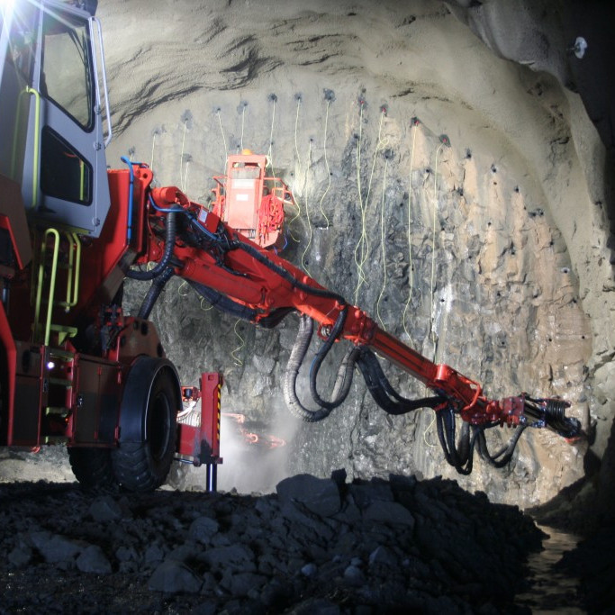 stafninn boraður og hlaðinn