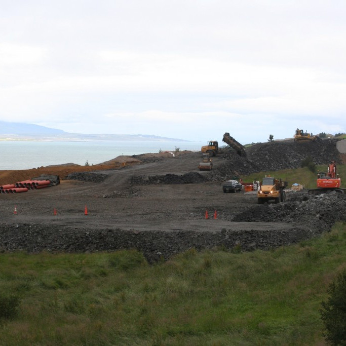 30.7.2013 Fylling á lagersvæði gengur hratt fyrir sig en úr göngunum koma um 700 m3 í föstu bergi á sólarhring.