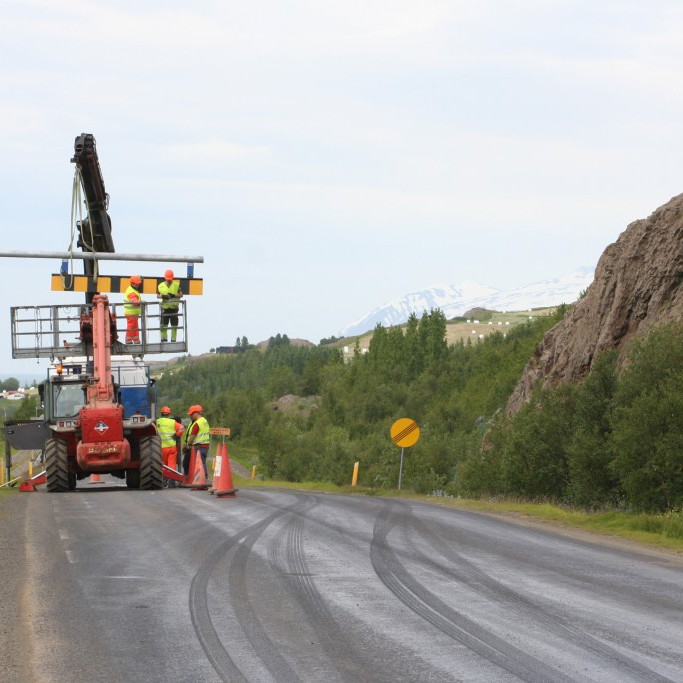 hæðarslá sett upp