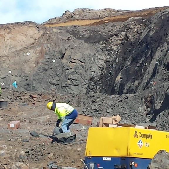 22.5.2013 hlaðið fyrir sprengingu í forskeringu