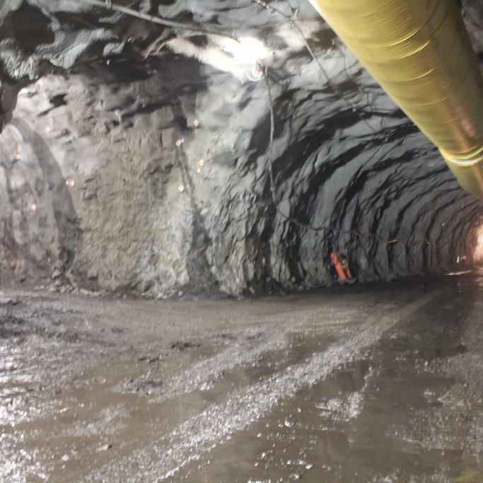 ca. 400m inn í fjallinu var fyrsta snúningsútskotið gert
