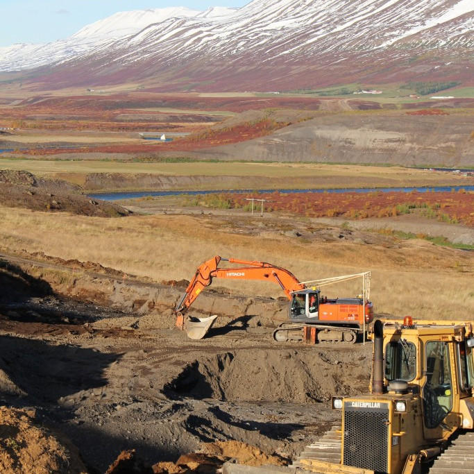 Unnið í forskeringu í Fnjóskadal, byrjað verður að sprengja fyrir göngum á næsta ári