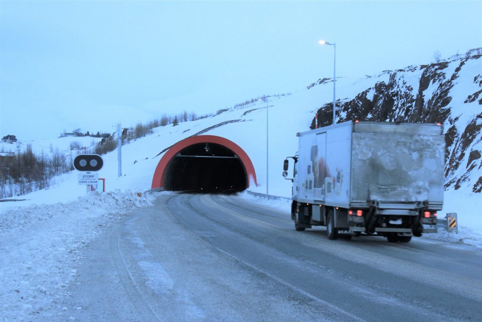 Ekið í Vaðlaheiðargöng Eyjafjarðarmegin.