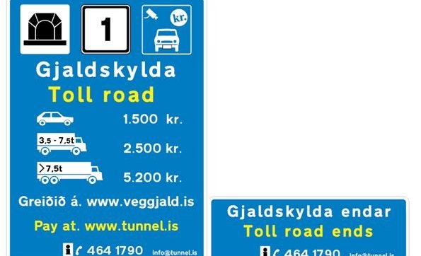 Upplýsingaskilti og verðskrá fyrir utan göngin eftir 1. júní 2020. 