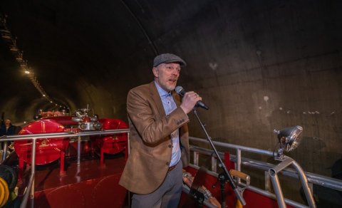 Hilmar Gunnlaugsson, stjórnarformaður Vaðlaheiðarganga hf., flytur ávarp við vígslu Vaðlaheiðarganga…